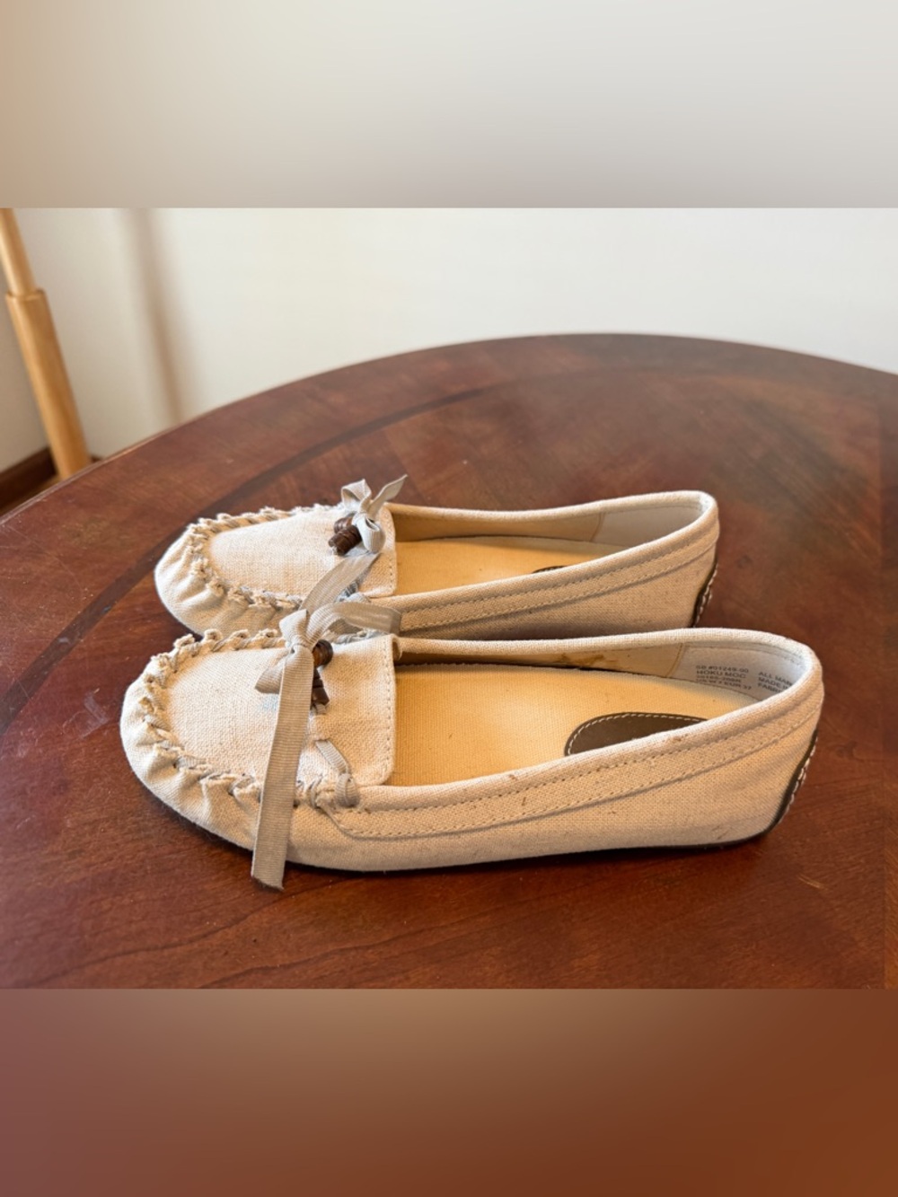 Olukai Hoku Moc Toe Slip On Loafers Women’s Canvas Shoes Size 7 Bow Khaki Tan